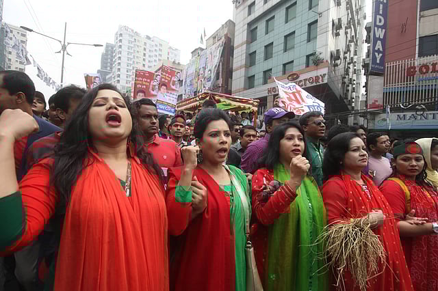 বিজয় শোভাযাত্রায় ঢাকা মহানগর বিএনপির বিভিন্ন ইউনিট, মহিলা দল, ছাত্রদল, যুবদল, শ্রমিক দলের নেতা-কর্মীরা অংশ নেন। ছবি: আবদুস সালাম