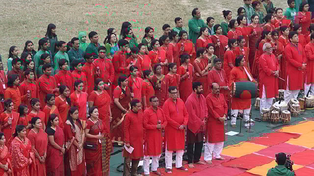 ‘হাজারো কণ্ঠে দেশগান’ শীর্ষক এ আয়োজনে জাতীয় সংগীত গেয়েছেন সবাই। ছবি: আশরাফুল আলম