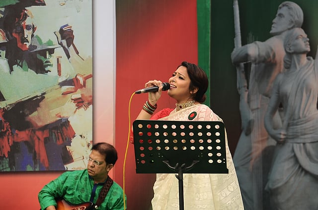 দেশের গান গেয়েছেন কোনাল