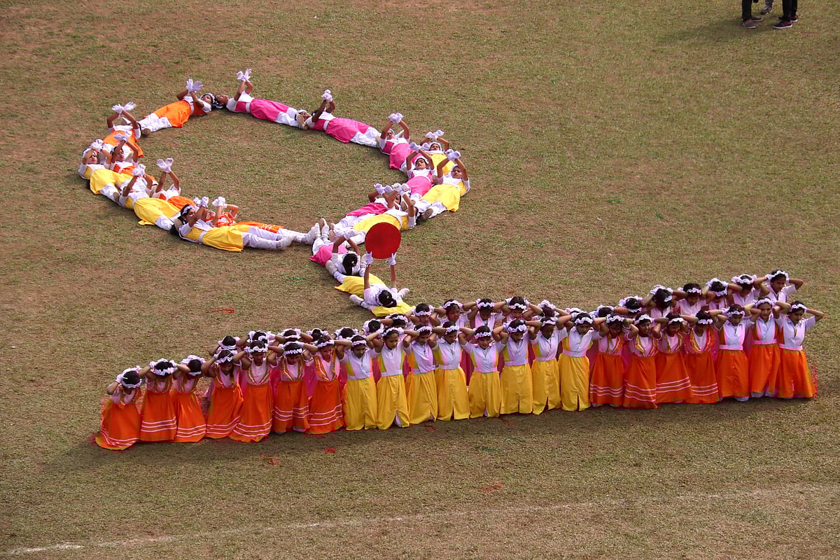 মহান বিজয় দিবস উপলক্ষে বিভিন্ন শিক্ষাপ্রতিষ্ঠানের শিক্ষার্থীরা মনোমুগ্ধকর কুচকাওয়াজ ও ডিসপ্লে প্রদর্শন করে। সিলেট জেলা স্টেডিয়াম, সিলেট, সকাল সাড়ে ১০টা, ১৬ ডিসেম্বর। ছবি: আনিস মাহমুদ