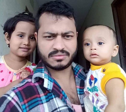 দুই সন্তান মিথিলা ও সিয়ামের সঙ্গে মাইনুদ্দীন। ছবি: সংগৃহীত