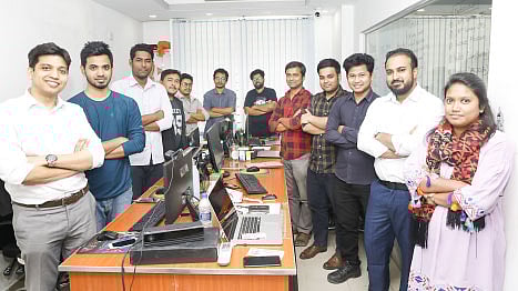 বাইনো অ্যাপের নেপথ্যে যাঁরা কাজ করছেন। ছবি: খালেদ সরকার