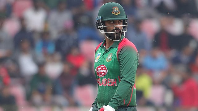 শুরুতেই ফিরেছেন তামিম ইকবাল । ছবি: শামসুল হক।