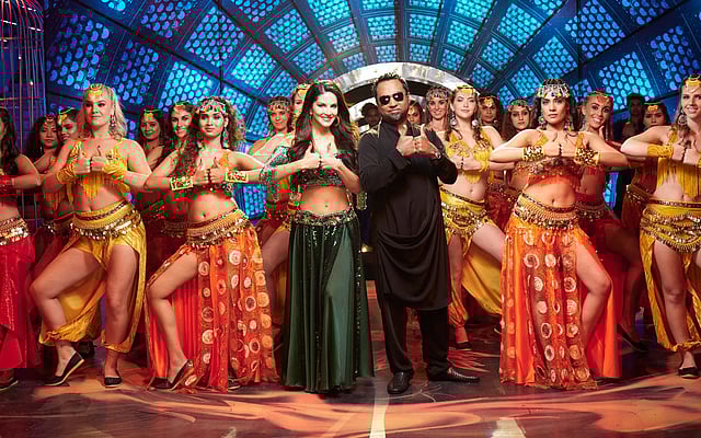 ‘লাভলি অ্যাকসিডেন্ট’ মিউজিক ভিডিওর দৃশ্য