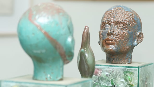 শিল্পী আজহারুল ইসলাম শেখের ভিন্নধর্মী একটি ভাস্কর্য।