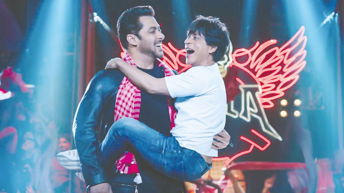 জিরো সিনেমায় সালমানের সঙ্গে নেচেছেন শাহরুখ