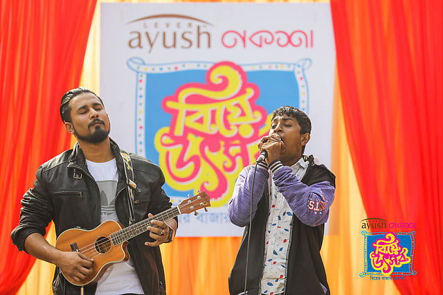 মঞ্চ মাতালো কণ্ঠশিল্পী সায়েম।