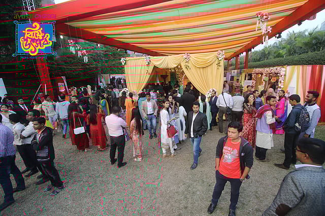 বিকেল বেলায় উৎসবে ভিড় বাড়তে থাকে। ছবি: আবদুস সালাম