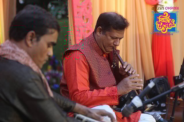 সানাইয়ে সুরে দর্শক মাতান মর্তুজা বশির। ছবি: আবদুস সালাম