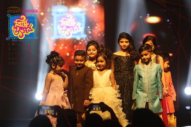 নানা নকশার পোশাকে র‍্যাম্পে শিশুরা। ছবি: আবদুস সালাম