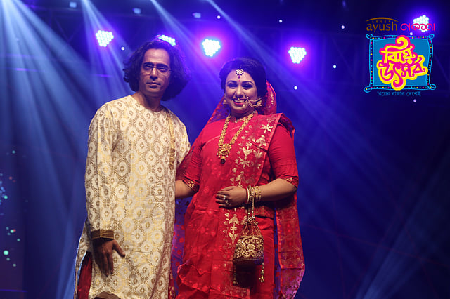 র‍্যাম্পে বাপ্পা মজুমদার-তানিয়া দম্পতি। ছবি: আবদুস সালাম