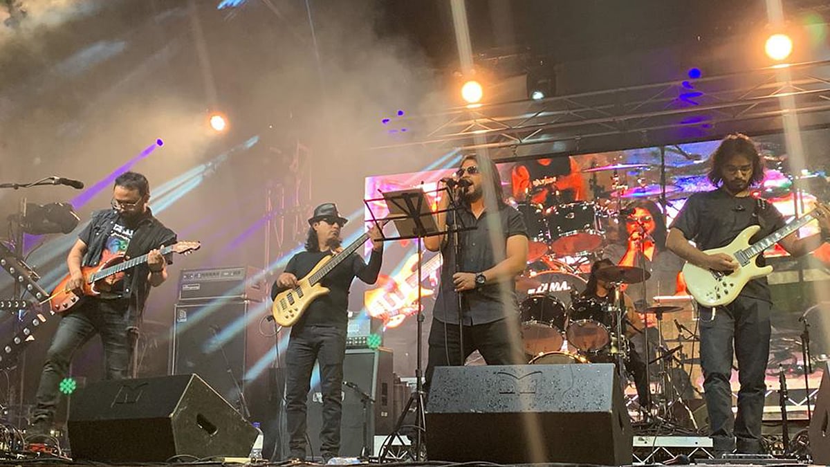 সিডনির বেলমোর বুলডগস স্টেডিয়ামে গান গেয়েছে ওয়ারফেজ