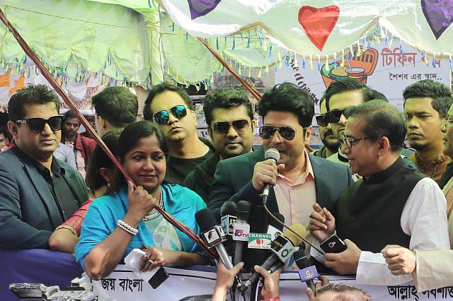 চট্টগ্রামে নির্বাচনী প্রচারণায় তারকারা। ছবি–সংগৃহীত