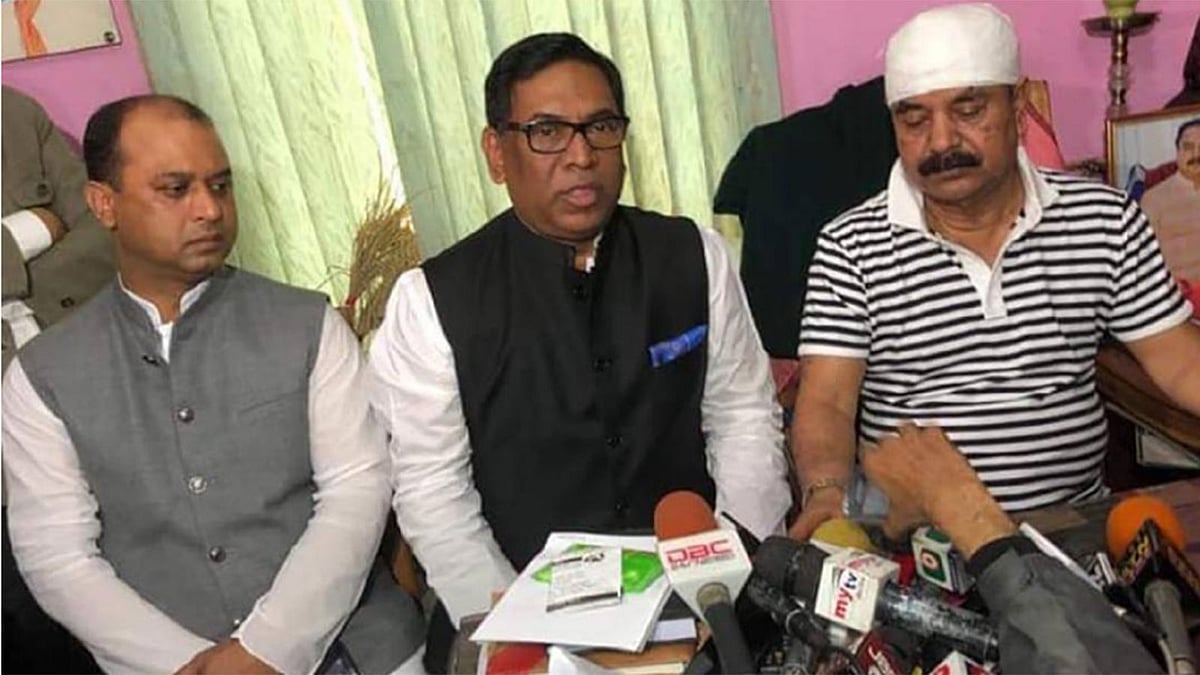 আজ বুধবার বেলা সাড়ে ১১টার দিকে রাজধানীর নয়াপল্টনে গয়েশ্বরের কার্যালয়ে যান বিদ্যুৎ ও জ্বালানি প্রতিমন্ত্রী নসরুল।