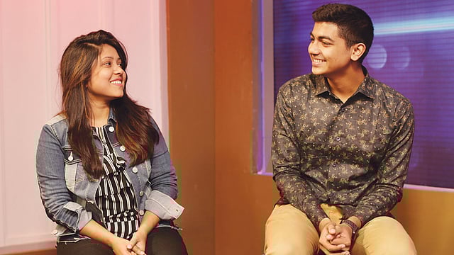 আড্ডায় টুম্পা ও মাহতিম। ছবি: কবির হোসেন