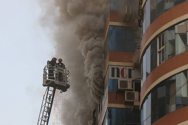 শুক্রবার বেলা দুইটার দিকে এই আগুন লাগে। ছবি: আবদুস সালাম