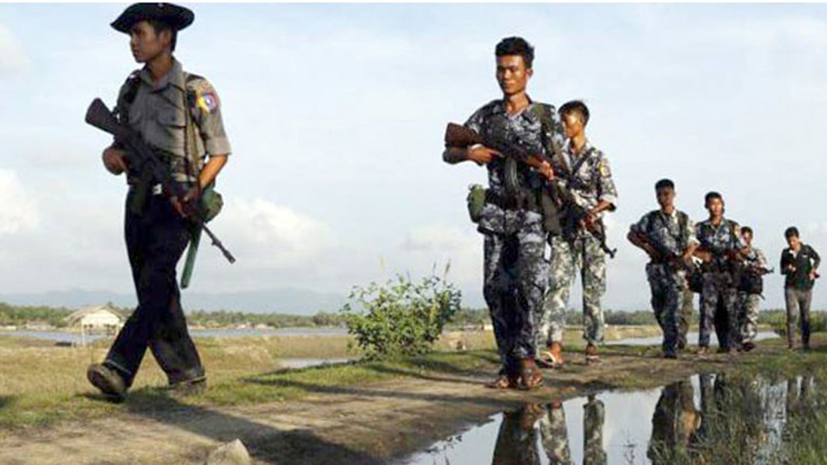 বাংলাদেশ সীমান্তে মিয়ানমারের সেনা টহল।