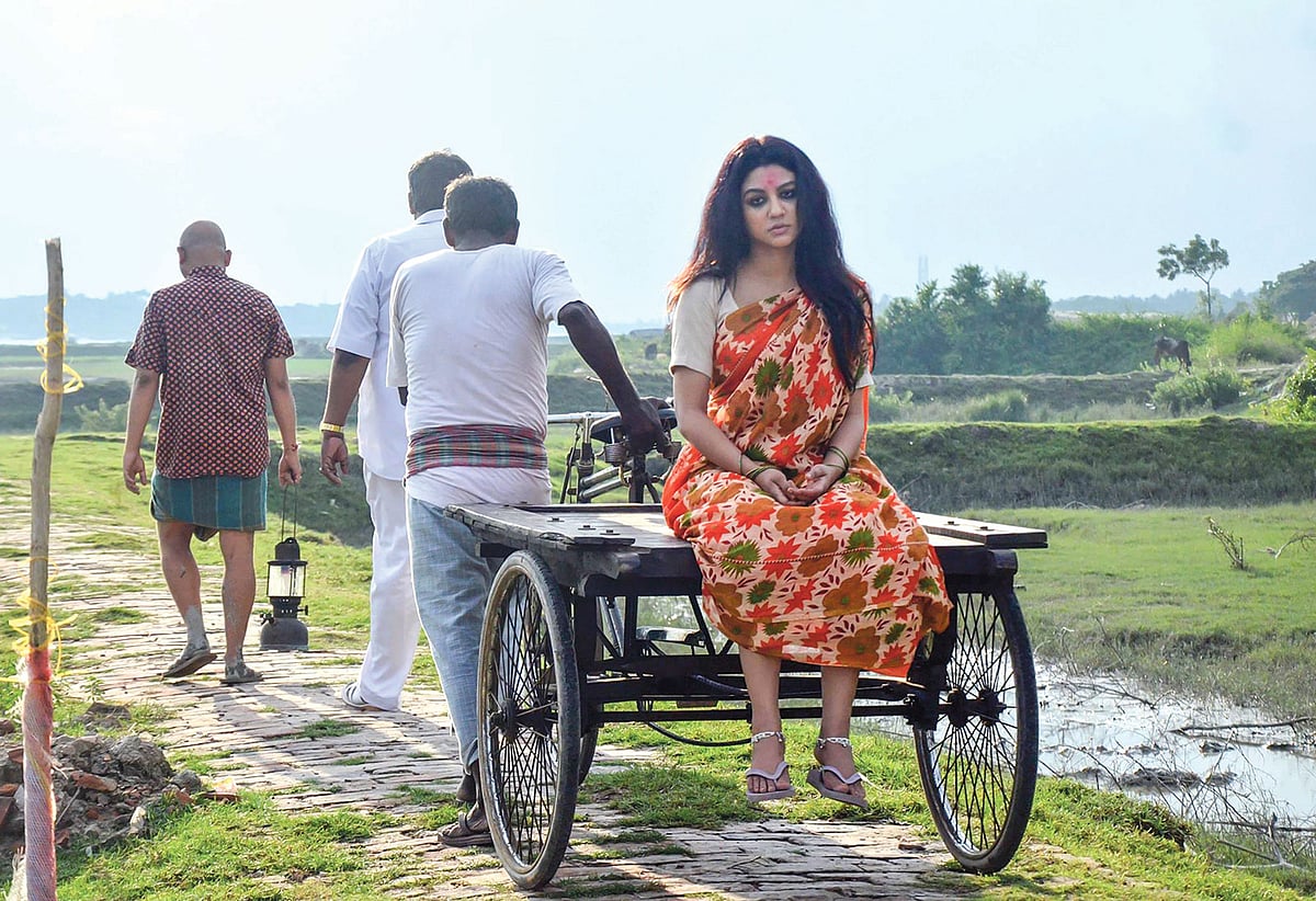 বিসর্জন ছবিতে জয়া। বাংলাদেশের প্রেক্ষাগৃহে ছবিটি মুক্তি পাবে আগামীকাল