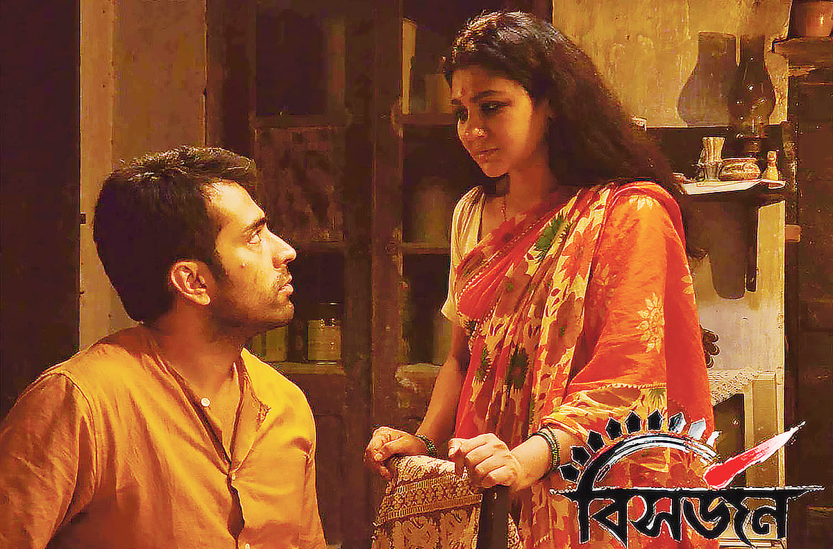 বিসর্জন ছবির দৃশ্যে আবির ও জয়া আহসান