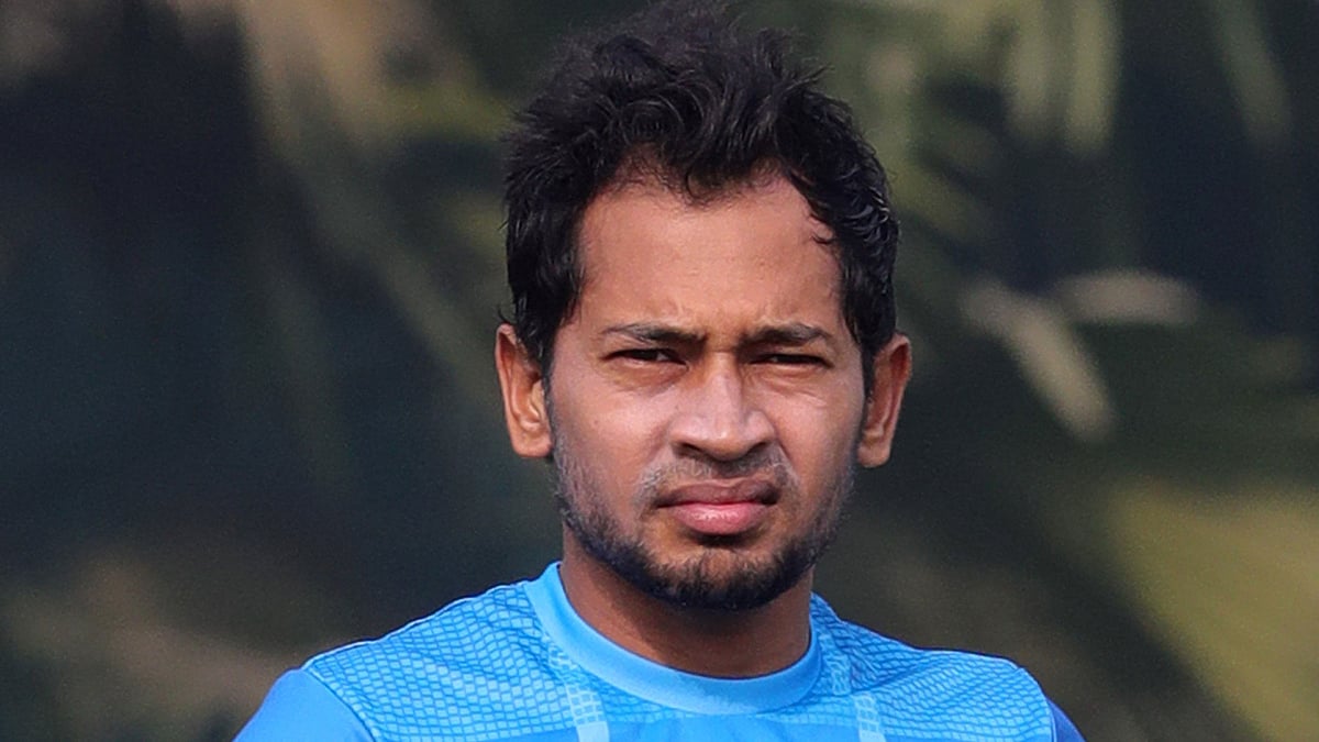 আশরাফুলের প্রতি শুভ কামনা মুশফিকের । ছবি: প্রথম আলো।