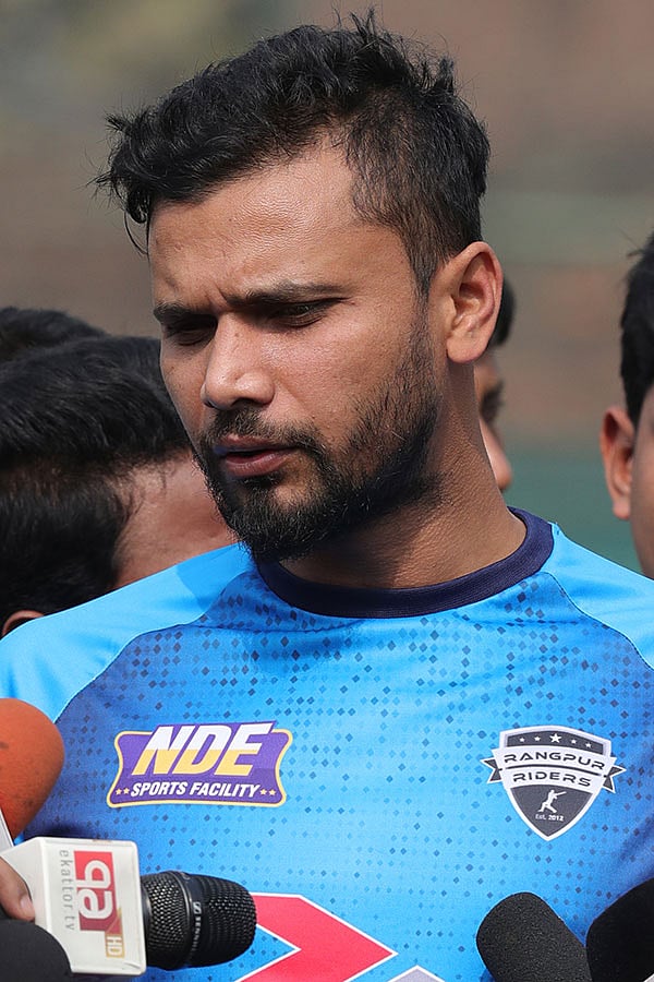 আবারও খেলোয়াড় মাশরাফির অভিযান শুরু। ছবি: প্রথম আলো।