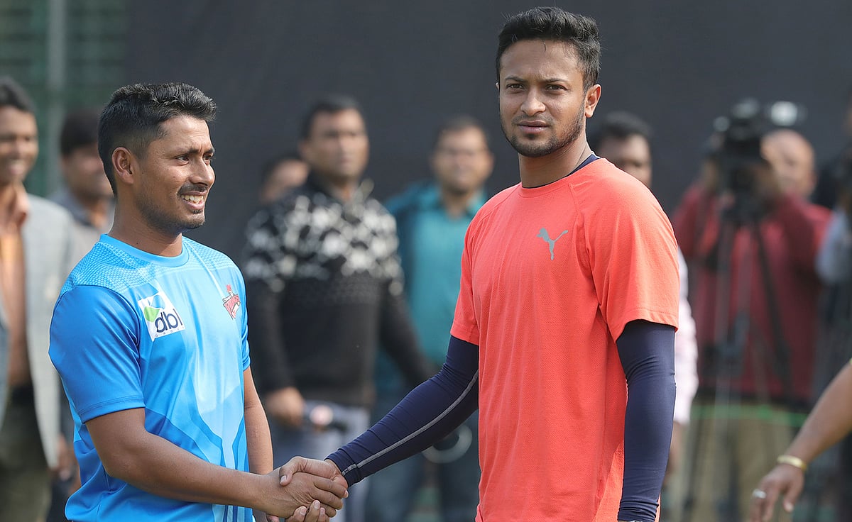 আশরাফুলকে নিয়ে প্রথম ম্যাচেই মাঠে নেমেছে চিটাগং। ছবি: প্রথম আলো