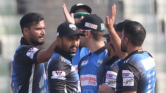 ষষ্ঠ বিপিএলে উদ্বোধনী ম্যাচই হলো লো স্কোরিং। ছবি: প্রথম আলো