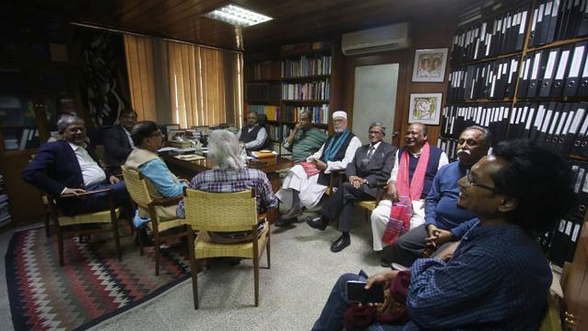 রোববার অনুষ্ঠিত জাতীয় ঐক্যফ্রন্টের বৈঠকে নেতারা। ছবি: প্রথম আলো