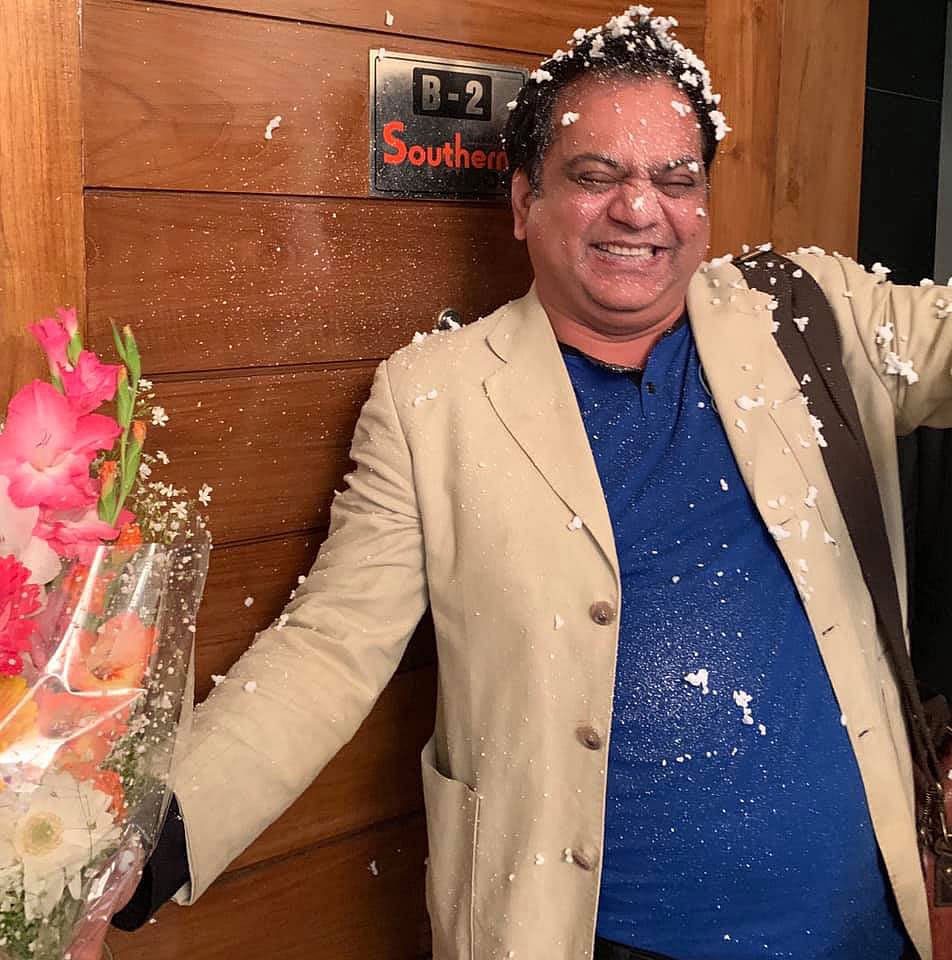 বাসায় আসার পর এভাবেই সবাই চমকে দেন মীর সাব্বিরকে