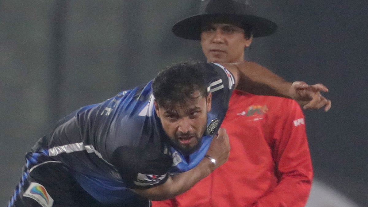 টসে জিতে বোলিং বেছে নিয়েছেন মাশরাফি। ছবি: প্রথম আলো