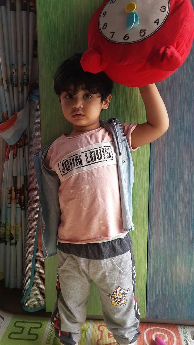 নতুন লুকে আব্রাম খান জয়। ছবি: ফেসবুক থেকে নেওয়া