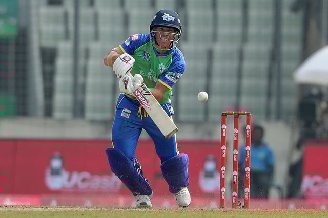 বিপিএলে আজ নিজেকে মেলে ধরলেন ডেভিড ওয়ার্নার। ছবি: শামসুল হক