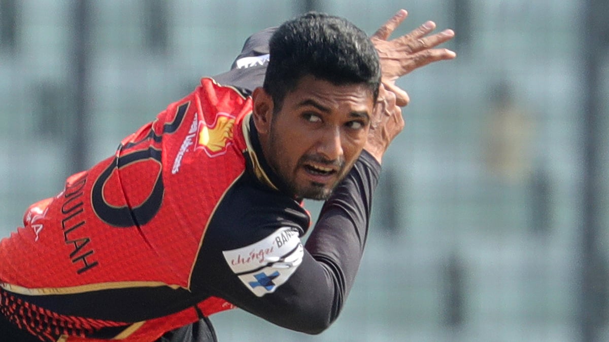 আজ আর আগে ফিল্ডিং নয়, ব্যাট করবে মাহমুদউল্লাহর খুলনা। ছবি: প্রথম আলো