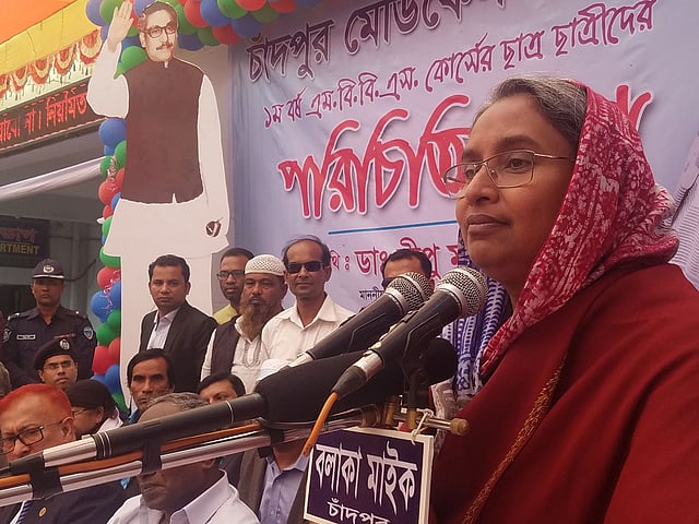 আজ বৃহস্পতিবার দুপুরে চাঁদপুর মেডিকেল কলেজের প্রথম বর্ষে ভর্তি হওয়া এমবিবিএস কোর্সের শিক্ষার্থীদের পরিচিতি সভা ছিল। সেই অনুষ্ঠানে বক্তব্য দেন দীপু মনি। ছবি: প্রথম আলো