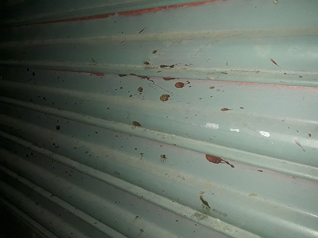 আজও রক্তের দাগ লেগে আছে শাটারে। কেরানীগঞ্জ, ১০ জানুয়ারি। ছবি: আসাদুজ্জামান