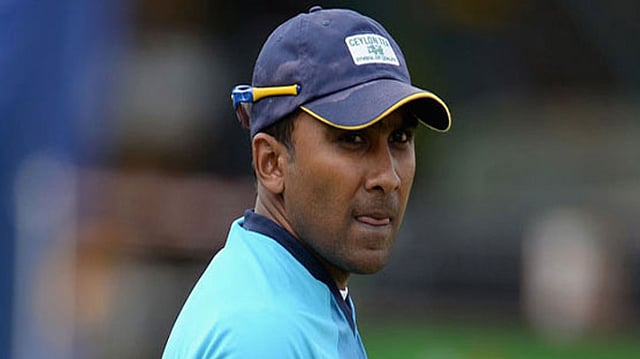 খুলনা টাইটানসের কোচ জয়াবর্ধনে খুঁজে পাচ্ছেন না সমস্যাটা। ফাইল ছবি
