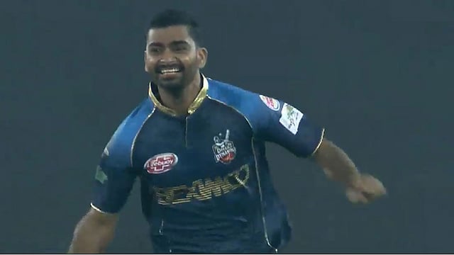 অভিষেকেই হ্যাটট্রিকের আনন্দ আলিসের। ছবি: সংগৃহীত