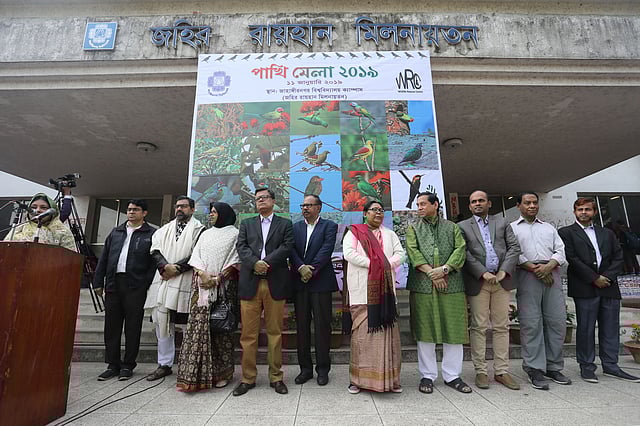 বিশ্ববিদ্যালয়ের জহির রায়হান মিলনায়তনের সামনে এই মেলা অনুষ্ঠিত হয়।