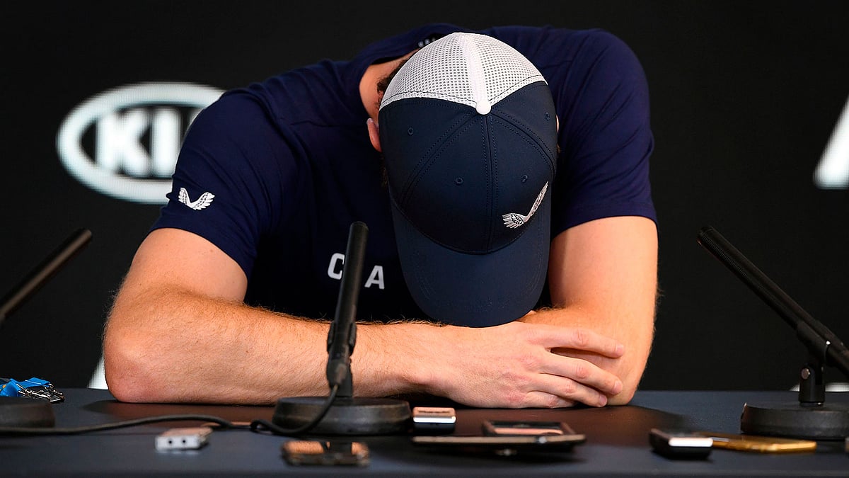 সংবাদ সম্মেলনে অশ্রু আটকে রাখতে পারেননি মারে। ছবি: এএফপি