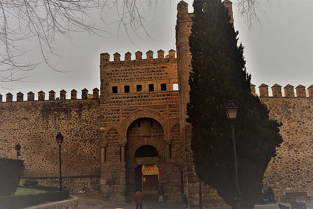 টলেডো শহরে একটি প্রাচীন দুর্গ।