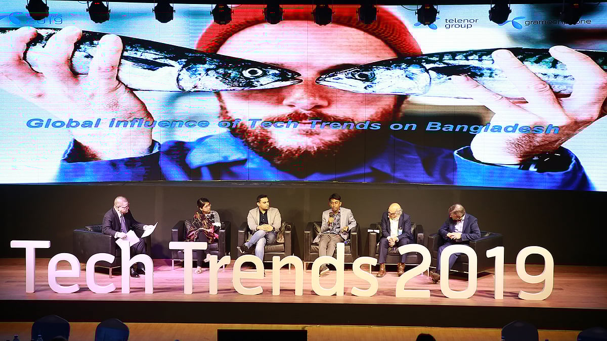 ২০১৯ সালের প্রযুক্তি ট্রেন্ড বিষয়ে রাজধানীর জিপি হাউসে অনুষ্ঠিত এক আলোচনা অনুষ্ঠানে উপস্থিত ছিলেন এ খাতের কয়েকজন বক্তা। ছবি: সংগৃহীত