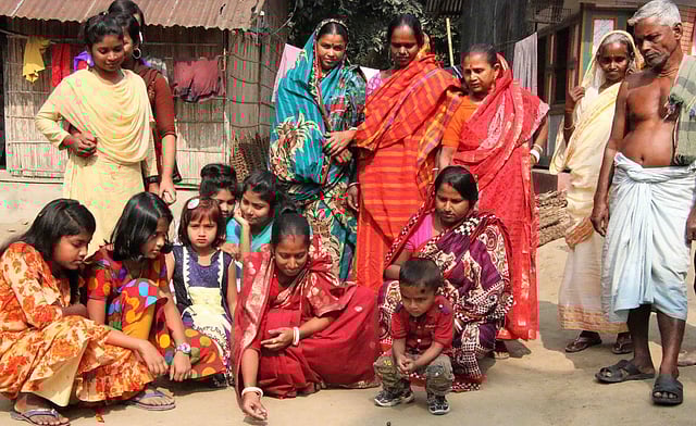 বরিশালের আগৈলঝাড়া উপজেলার প্রত্যন্ত গ্রামে ‘২৩৯’ বছর ধরে অনুষ্ঠিত হয়ে আসছে মার্বেল মেলা। এতে অংশ নেন আশপাশের কয়েকটি উপজেলার মানুষ। ১৫ জানুয়ারি। ছবি: প্রথম আলো