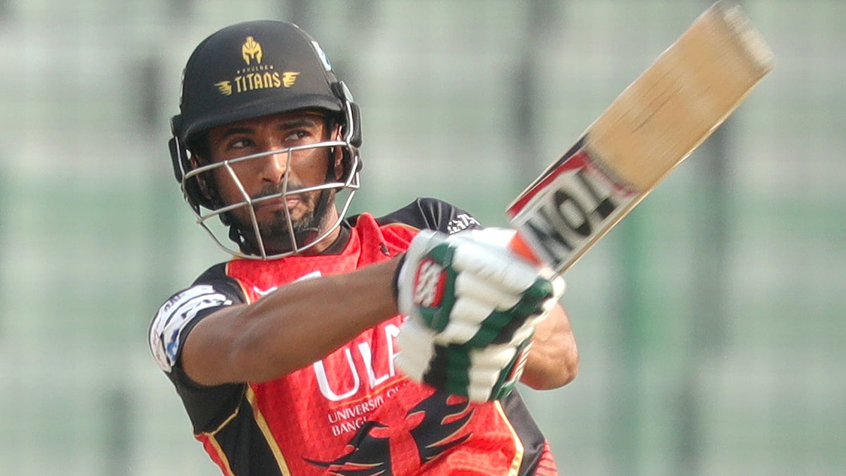 ব্যাটিং বেছে নিয়েছেন মাহমুদউল্লাহ। ফাইল ছবি