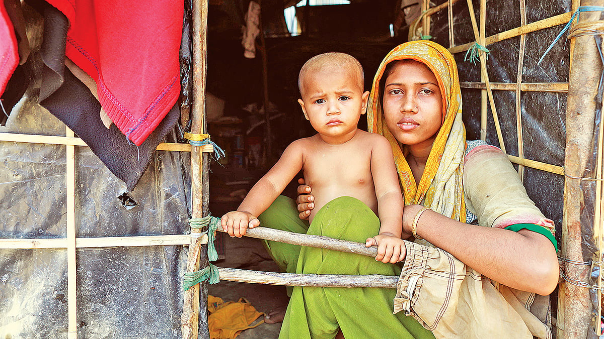 রোহিঙ্গা পরিবার।  ফাইল ছবি