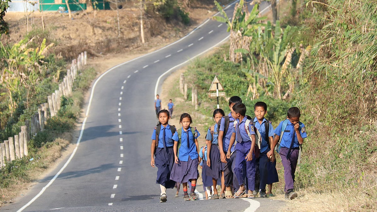 জ্বালানিসংকটে মিশ্র ক্লাস: প্রান্তিক অঞ্চলের শিক্ষার্থীদের ভবিষ্যৎ কী হবে