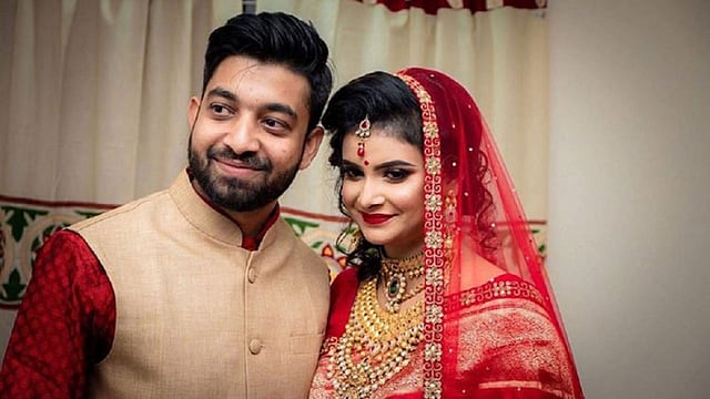 আক্‌দের পর হারুনুর রশীদ অপু ও শবনম ফারিয়া