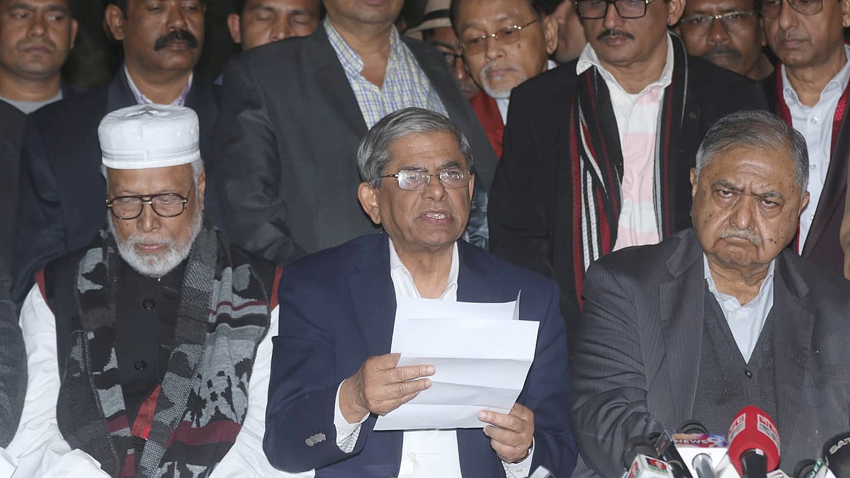 ঐক্যফ্রন্টের নেতারা গত ৮ জানুয়ারি এক বৈঠকে জাতীয় সংলাপ করার সিদ্ধান্ত নেন। পরে তা জানান মির্জা ফখরুল ইসলাম আলমগীর। বেইলি রোড, ঢাকা, ৮ জানুয়ারি। ছবি: আবদুস সালাম