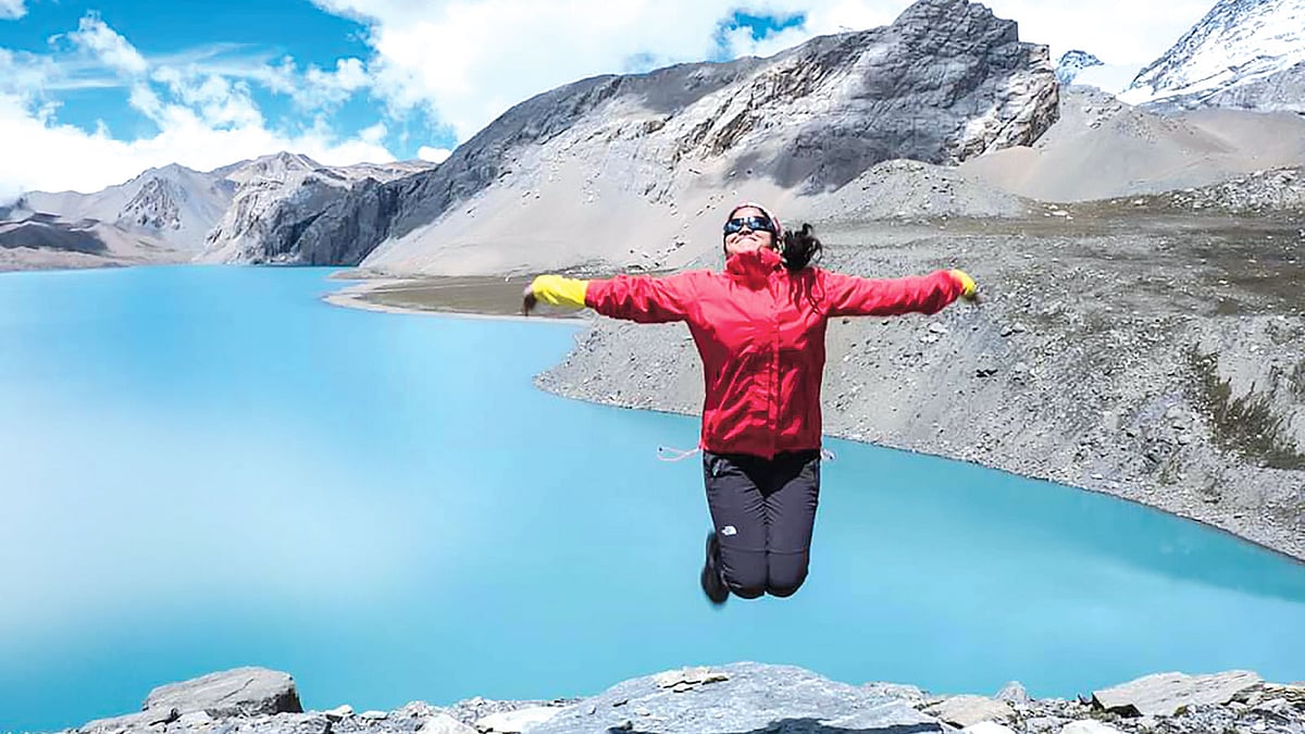 নেপালের তিলিচো হ্রদের পাড়ে হানিয়াম মারিয়া। ছবি: সংগৃহীত