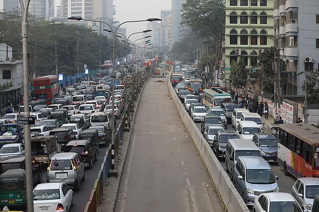 সপ্তাহের প্রথম কর্মদিবসে রাজধানীর সড়কগুলোতে ছিল যানজট।