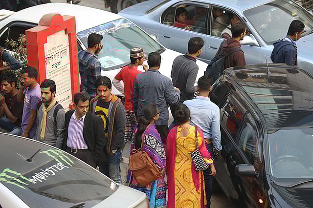 যানবাহনের কারণে চলা দায়!